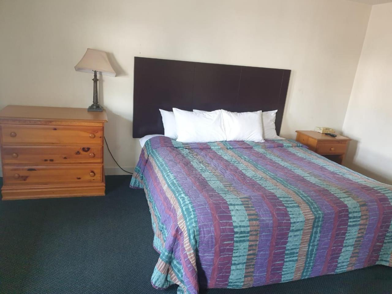 Town & Country Inn 시콩크 외부 사진